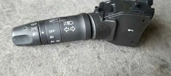 Nissan Primera Indicator stalk 25540AV600