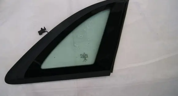 Mercedes-Benz B W246 W242 Front triangle window/glass 