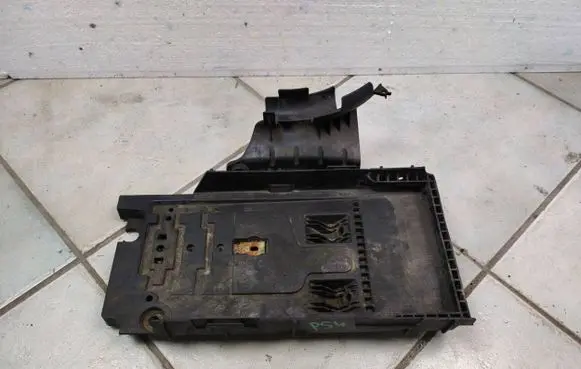 Ford Fusion II Battery tray DG93-10723A