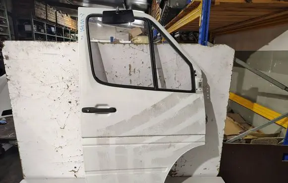 Mercedes-Benz Sprinter W901 W902 W903 W904 Front door 