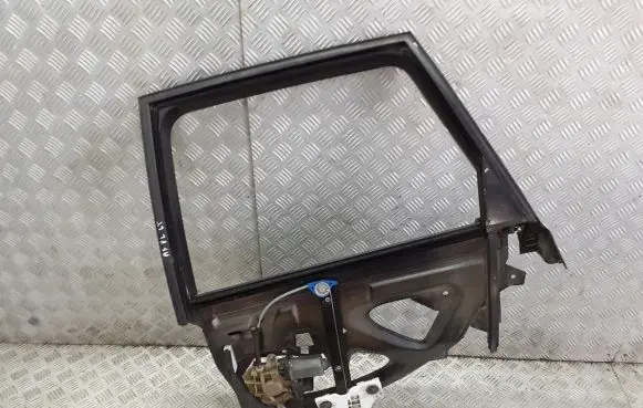 Audi A3 S3 8L Rear door window/glass frame 