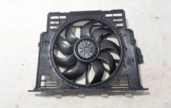 BMW 5 G30 G31 G38 Radiator cooling fan shroud 8472268