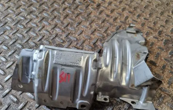 Volkswagen Tiguan Allspace Heat shield in engine bay 06K129596C