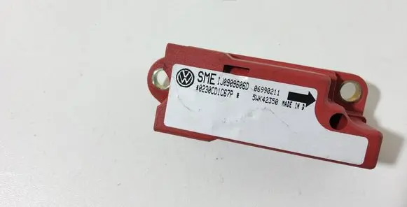 Volkswagen Golf IV Airbag deployment crash/impact sensor 1J0909606D 06990211 0230CD1C67P
