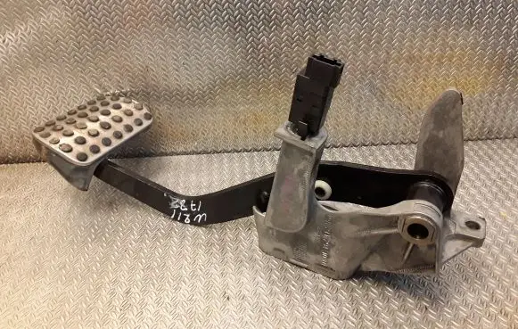 Mercedes-Benz E W211 Brake pedal 2112941001 A2112941001
