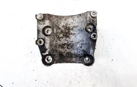 Honda CR-V Engine mounting bracket