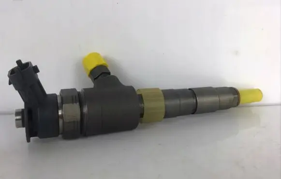 Peugeot 208 Fuel injector 05598384