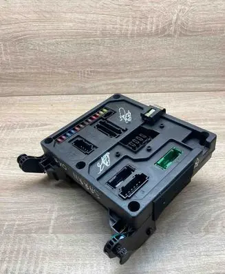 Ford Galaxy Fuse module 7M3962258L S110730220F