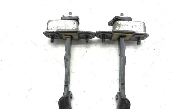 Hyundai ix35 Rear door check strap stopper