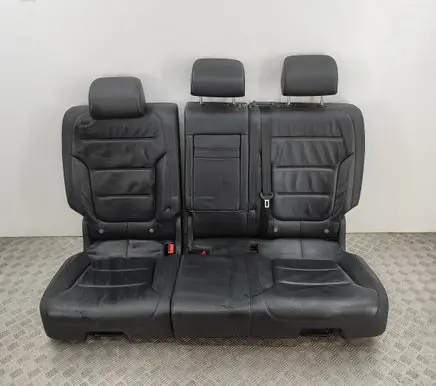 Volkswagen Touareg II Rear seat 7P6885405FP 7P6885406GA