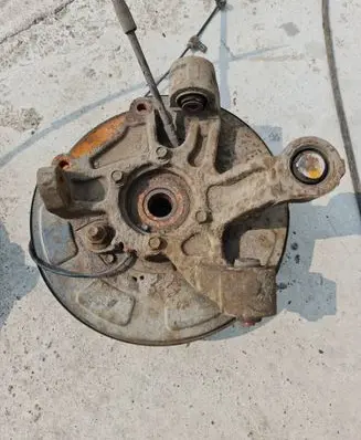 Suzuki Grand Vitara II Rear wheel hub spindle/knuckle 