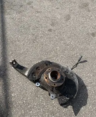 BMW 7 F01 F02 F03 F04 Front wheel hub