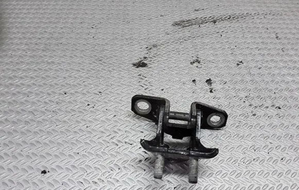 Mitsubishi Lancer X Tailgate/trunk/boot hinge