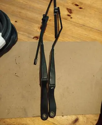 Alfa Romeo 159 Front wiper blade arm 50505989SX 50500755DX