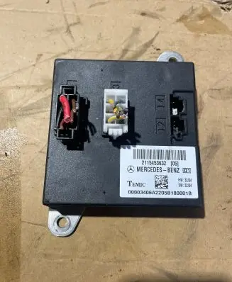 Mercedes-Benz CLS C219 Comfort/convenience module 2115453632