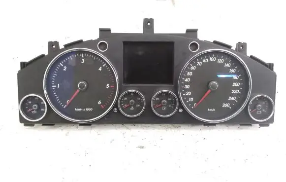 Volkswagen Touareg I Speedometer (instrument cluster) 7L6920881S