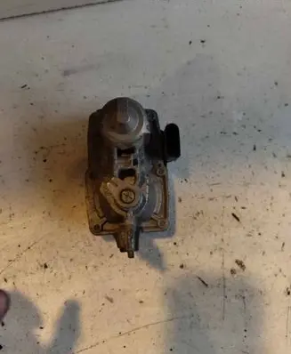 Volkswagen Golf VII Intake manifold valve actuator/motor 51500204