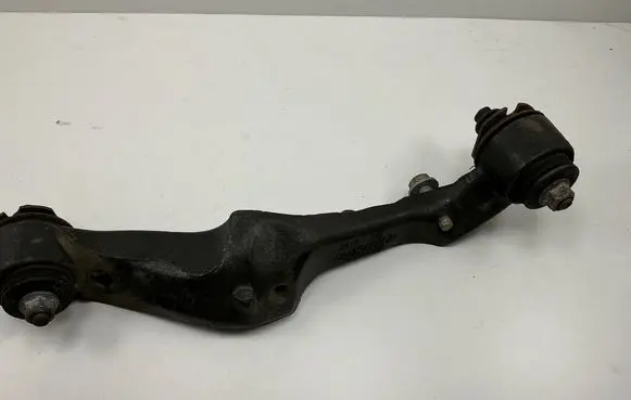 Cadillac Escalade IV Front differential mounting bracket 15201933 AFW3185657