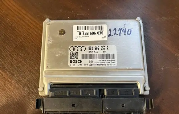 Audi A4 S4 B6 8E 8H Engine control unit/module 8e0909557r 0261208690