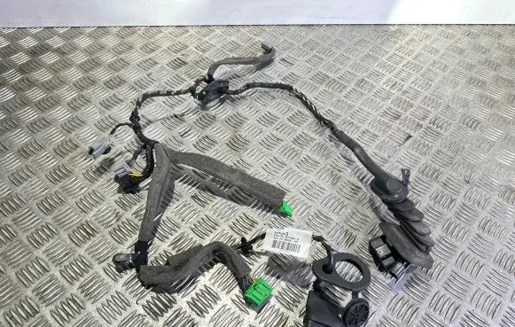 Volvo V50 Front door wiring loom 30737598A 996665106