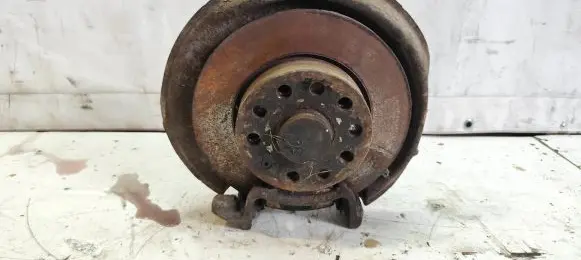 Volkswagen Jetta V Rear wheel hub