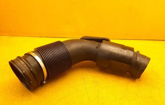 Porsche Cayenne (92A) Air intake hose/pipe 7P0129684B