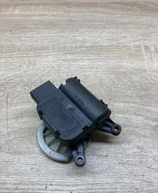 Audi A4 S4 B7 8E 8H Air flap motor/actuator 8E1820511C 132801302
