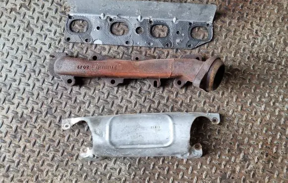 Dodge RAM Exhaust manifold 68045559AB 53032968AD
