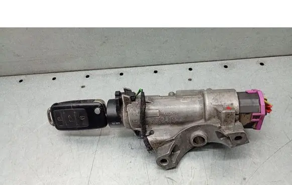 Volkswagen PASSAT B5.5 Ignition lock 4B0905851A