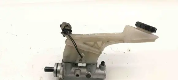 Master brake cylinder