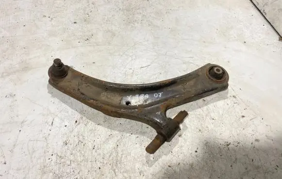 Nissan X-Trail T31 Front lower control arm/wishbone