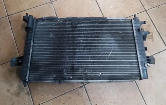 Opel Zafira B Coolant radiator