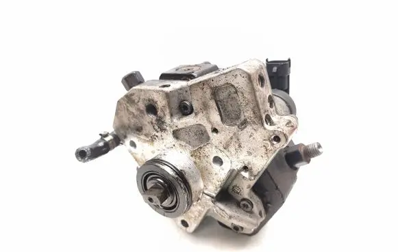 Volvo XC90 Fuel injection high pressure pump 31303475 0445010111