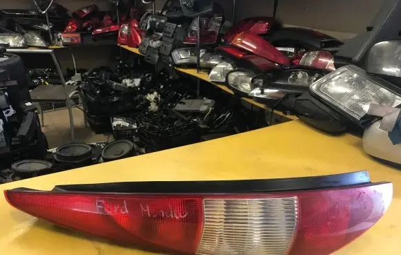 Ford Mondeo Mk III Rear/tail lights