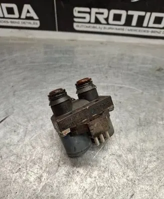 Mercedes-Benz E W210 Coolant heater control valve 0018307784