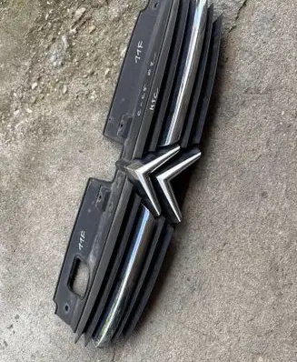 Citroen C5 Front bumper upper radiator grill 28857 28857M 9636751980