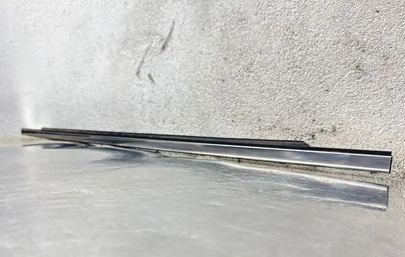 Ford Edge II Front door glass trim molding FT4BR20562