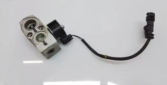 Volvo XC90 Air conditioning (A/C) expansion valve 31497063