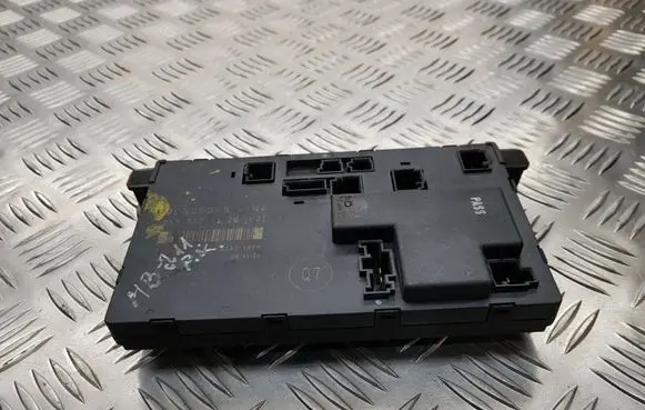 Mercedes-Benz E W211 Door control unit/module 2118701526