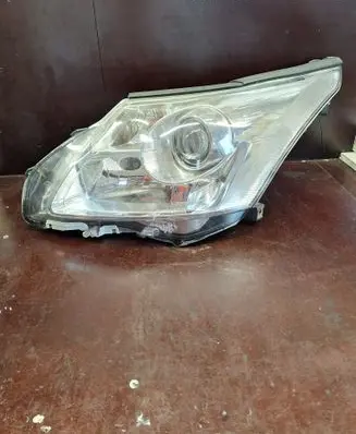 Toyota Avensis T270 Headlight/headlamp