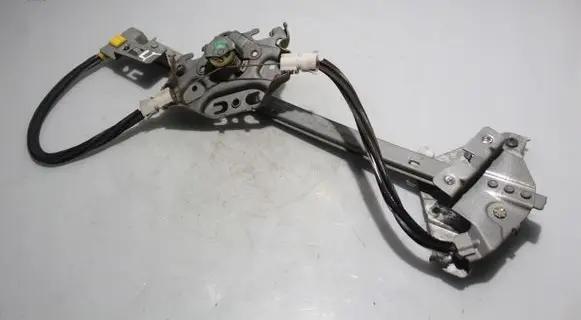 Rear door manual window regulator