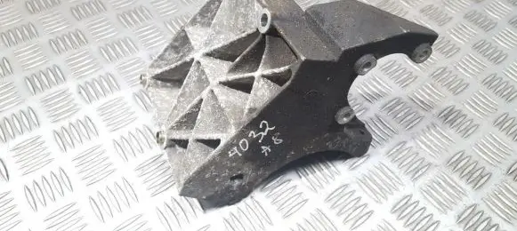 Audi A8 S8 D3 4E Engine mounting bracket 077260885N 231DG12