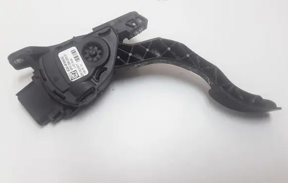 Volvo XC70 Accelerator throttle pedal 6G929F836BD