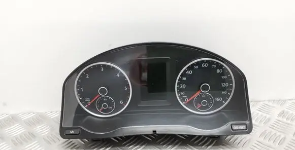 Volkswagen Tiguan Speedometer (instrument cluster) 5N0920971B