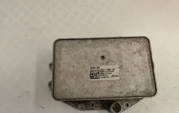 Audi Q7 4M Engine oil radiator 06M117015M