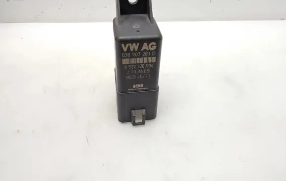 Volkswagen Caddy Glow plug pre-heat relay 038907281D 0522120504