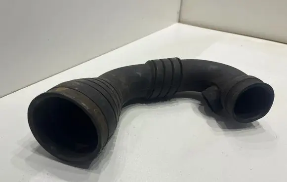 Volkswagen PASSAT B5.5 Intercooler hose/pipe 8D0129615A