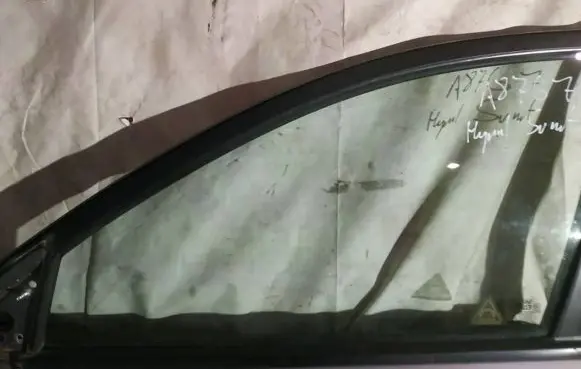 Hyundai Sonata Front door window glass four-door