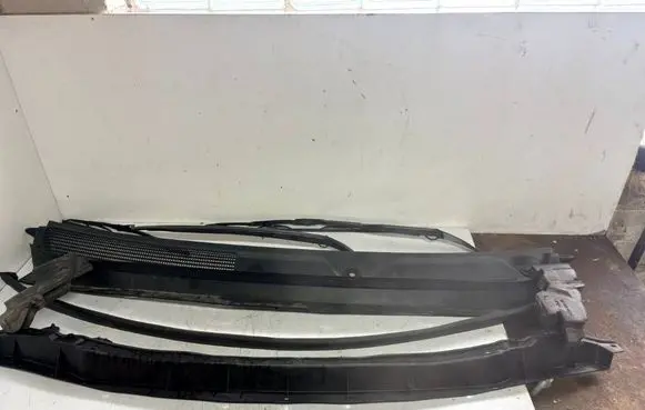 Jeep Cherokee Wiper trim 68102996AD 68212044AC