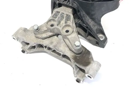 Peugeot 3008 II Engine mounting bracket 9674960380